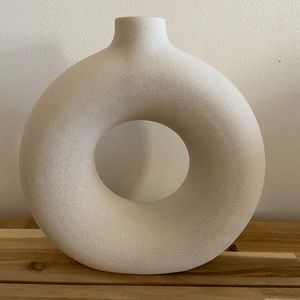 Large circular ceramic vase from H&M